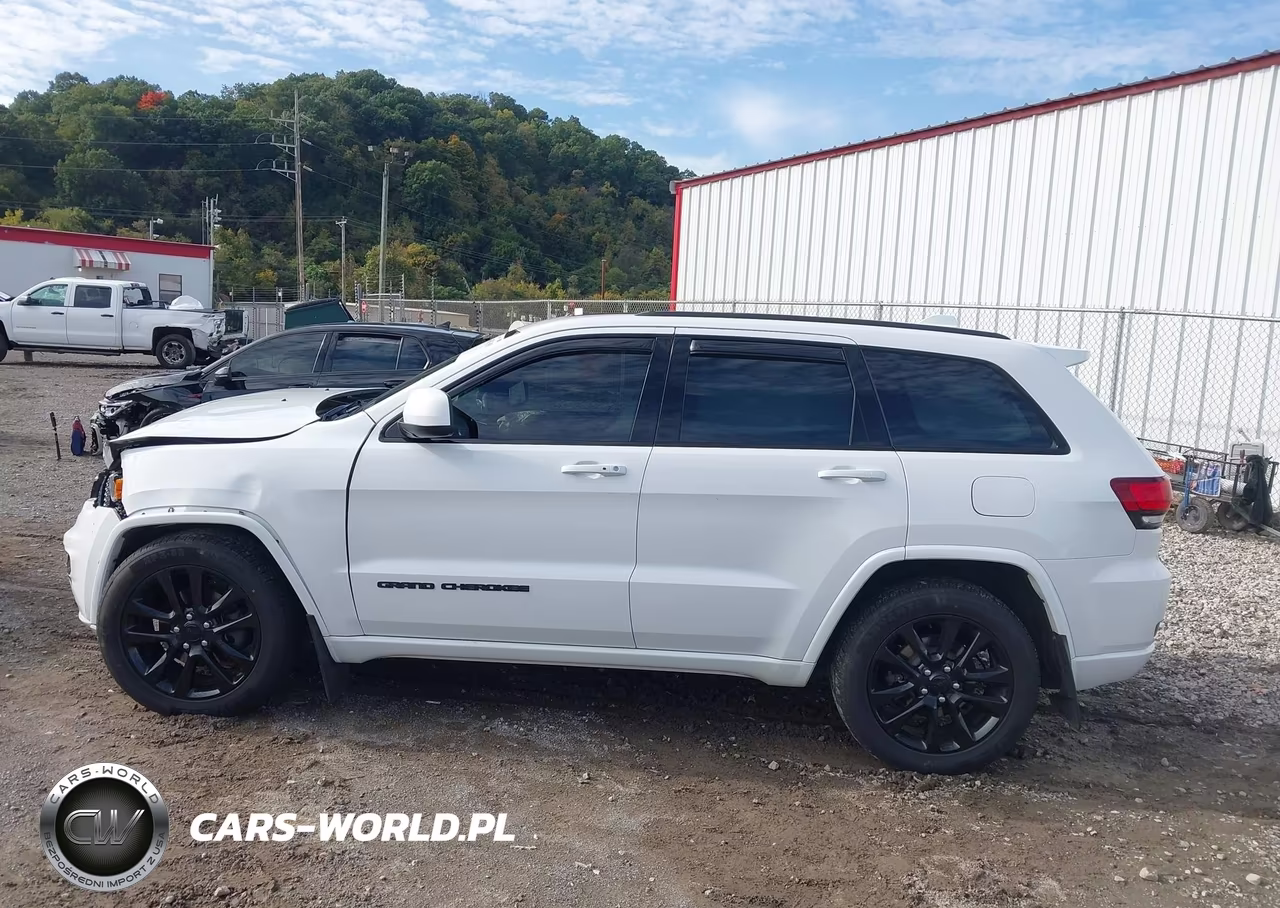 2017 Jeep Grand Cherokee Altitude 4X4 VIN:1C4RJFAG0HC797637 - 14