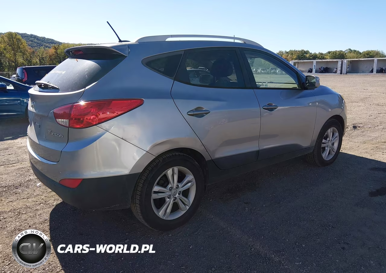 2013 Hyundai Tucson Gls VIN:KM8JU3AC3DU737805 - 4