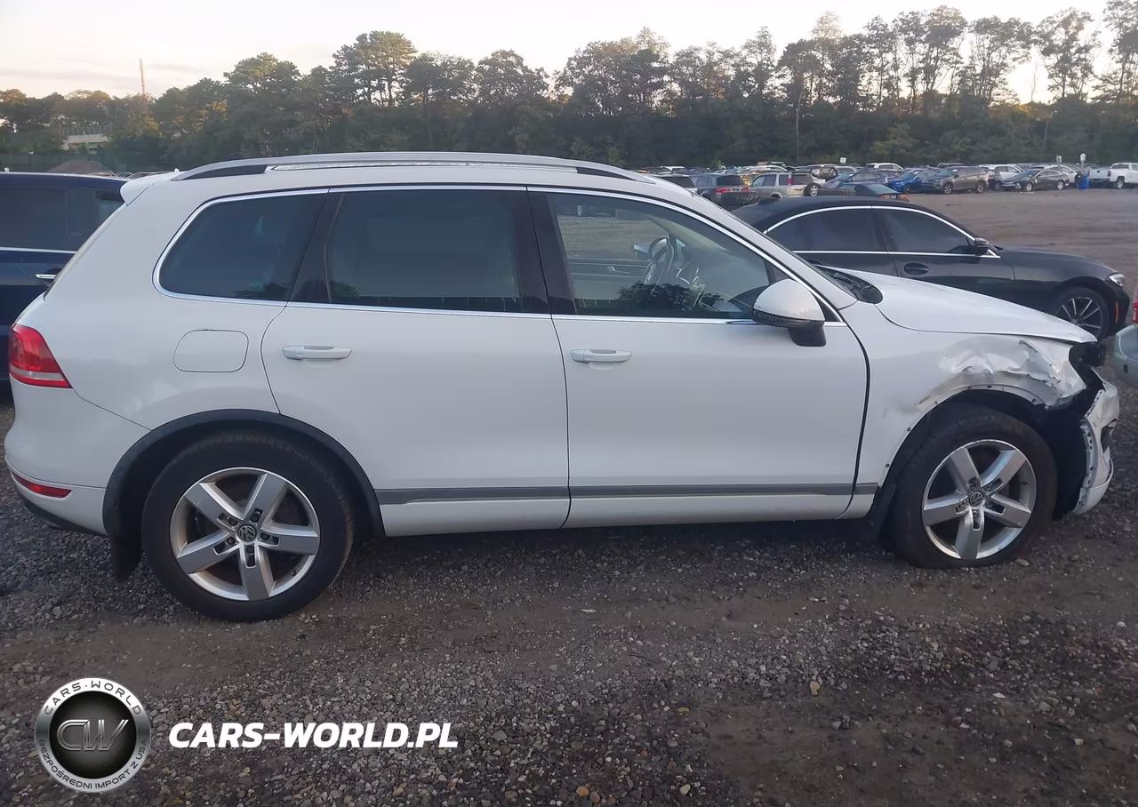 2014 Volkswagen Touareg 3.6L Lux VIN:WVGEF9BP3ED001464 - 13