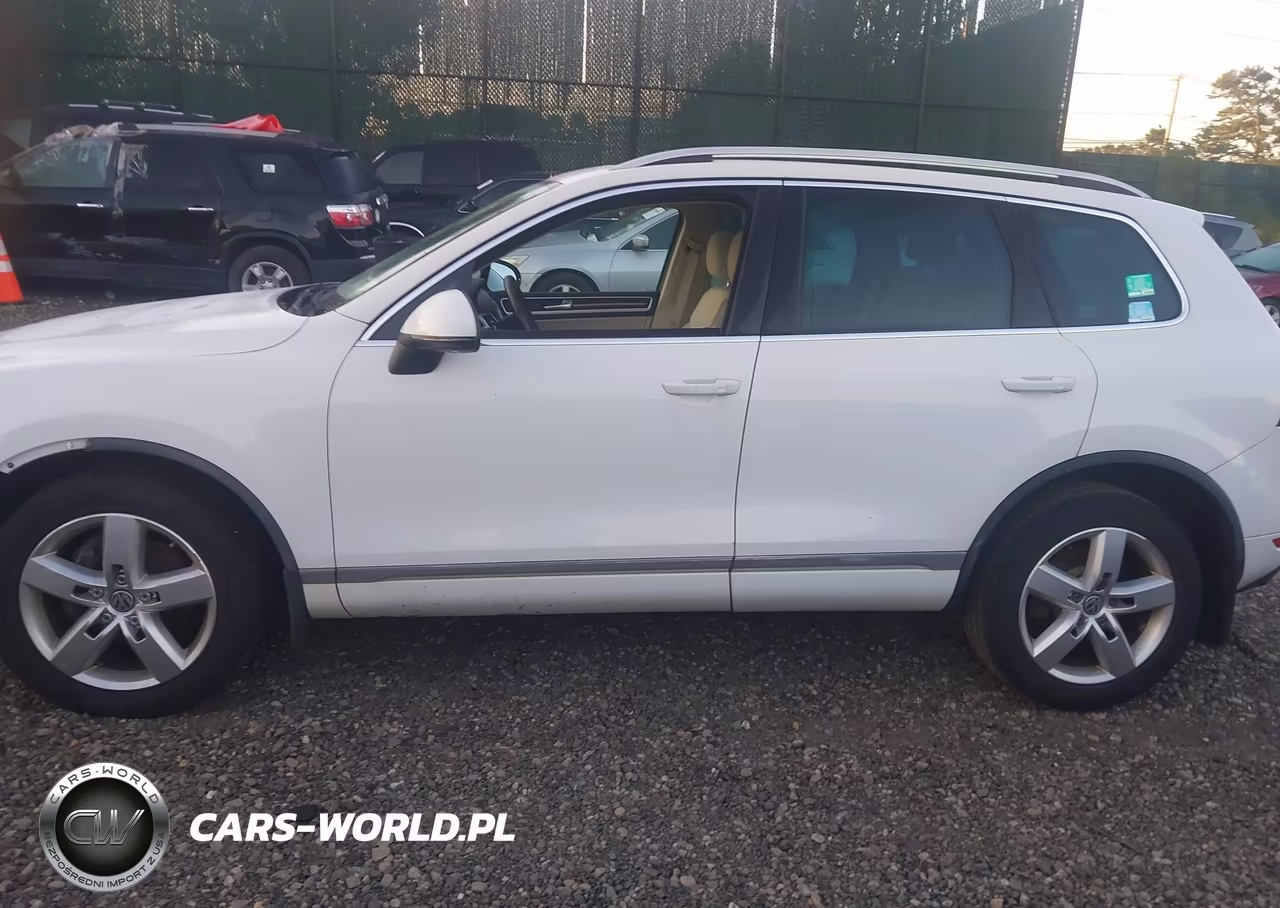 2014 Volkswagen Touareg 3.6L Lux VIN:WVGEF9BP3ED001464 - 14