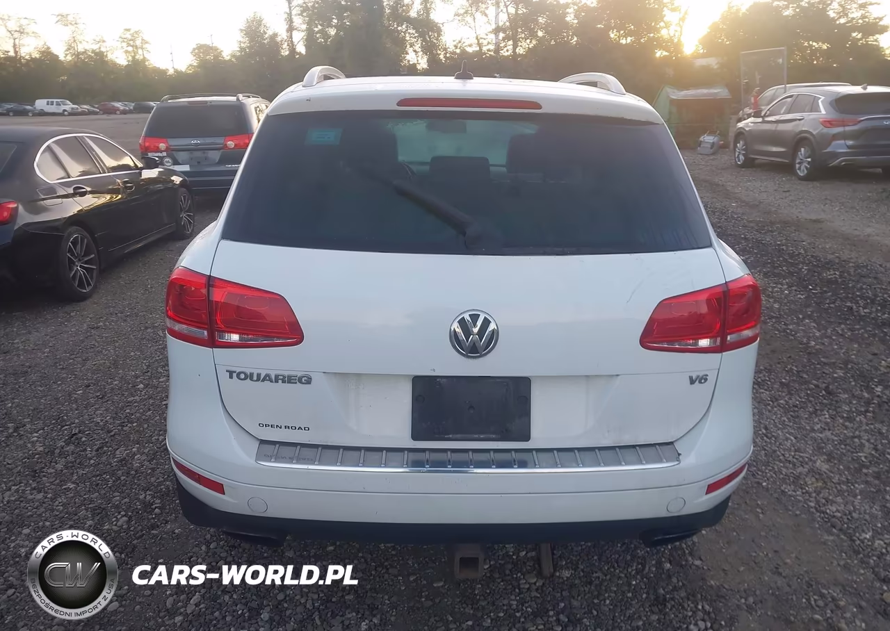 2014 Volkswagen Touareg 3.6L Lux VIN:WVGEF9BP3ED001464 - 16