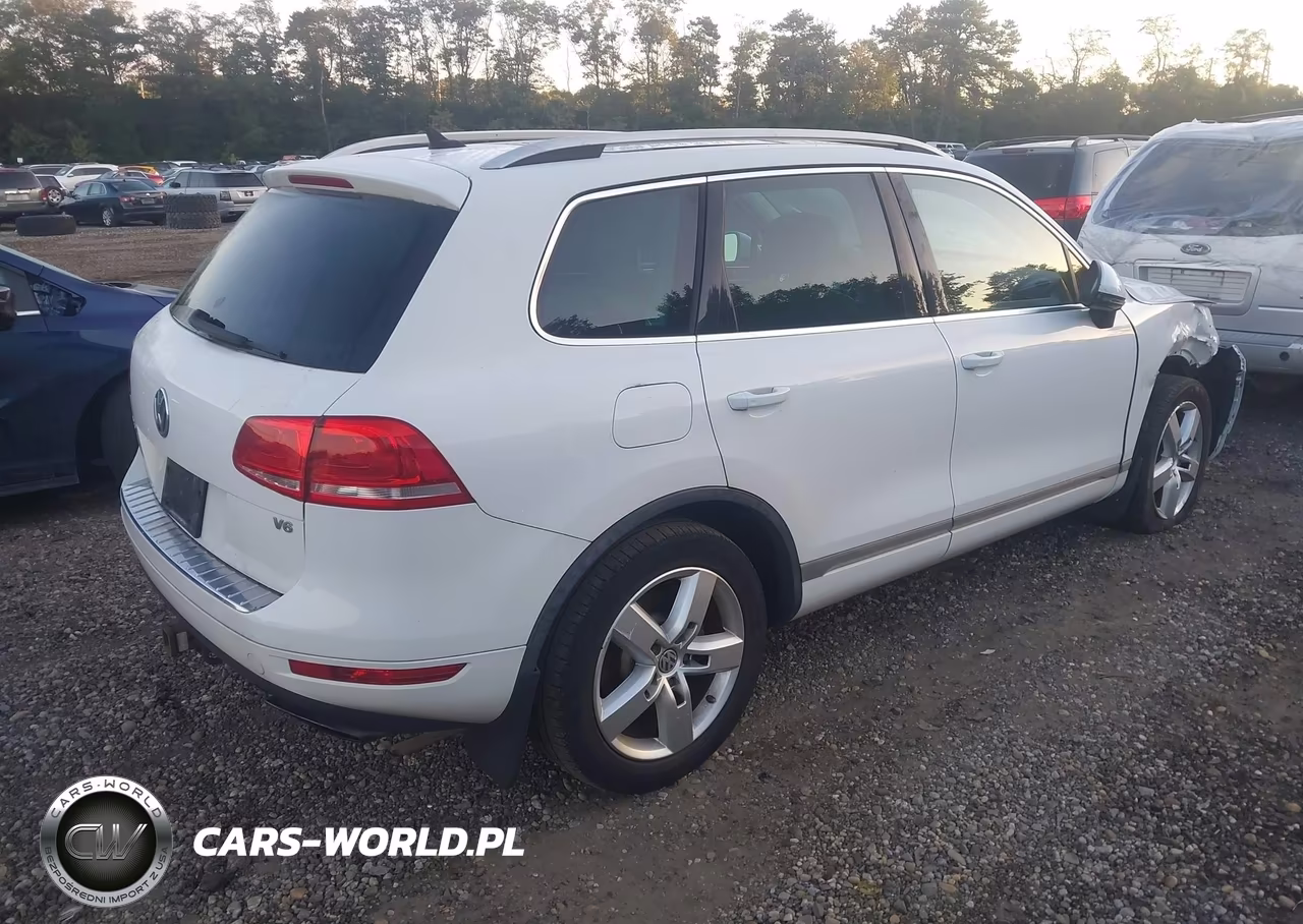 2014 Volkswagen Touareg 3.6L Lux VIN:WVGEF9BP3ED001464 - 4