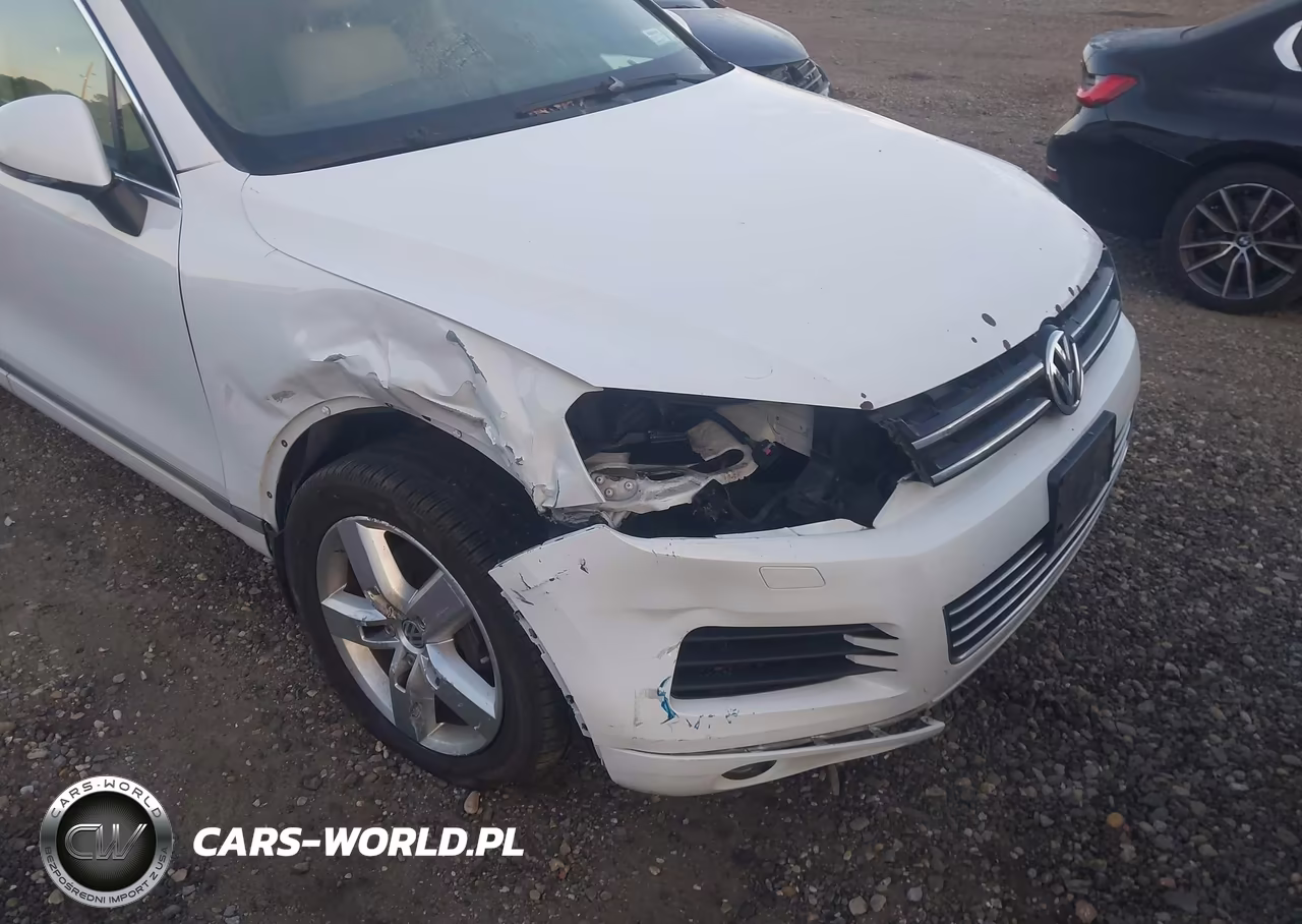 2014 Volkswagen Touareg 3.6L Lux VIN:WVGEF9BP3ED001464 - 6