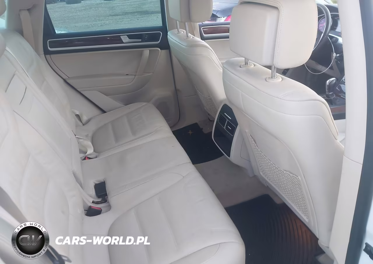 2014 Volkswagen Touareg 3.6L Lux VIN:WVGEF9BP3ED001464 - 8