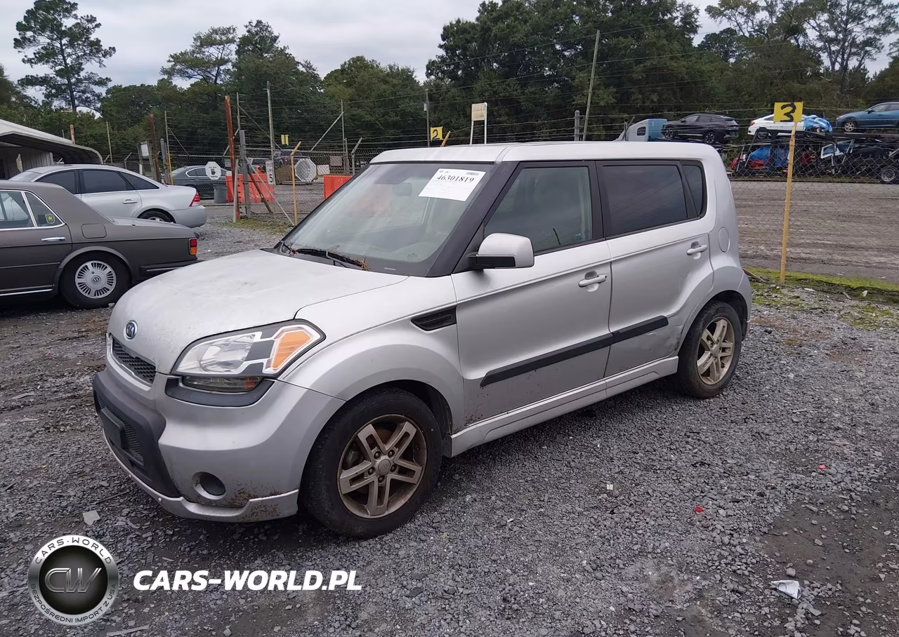 2011 Kia Soul + VIN:KNDJT2A2XB7309038 - 2