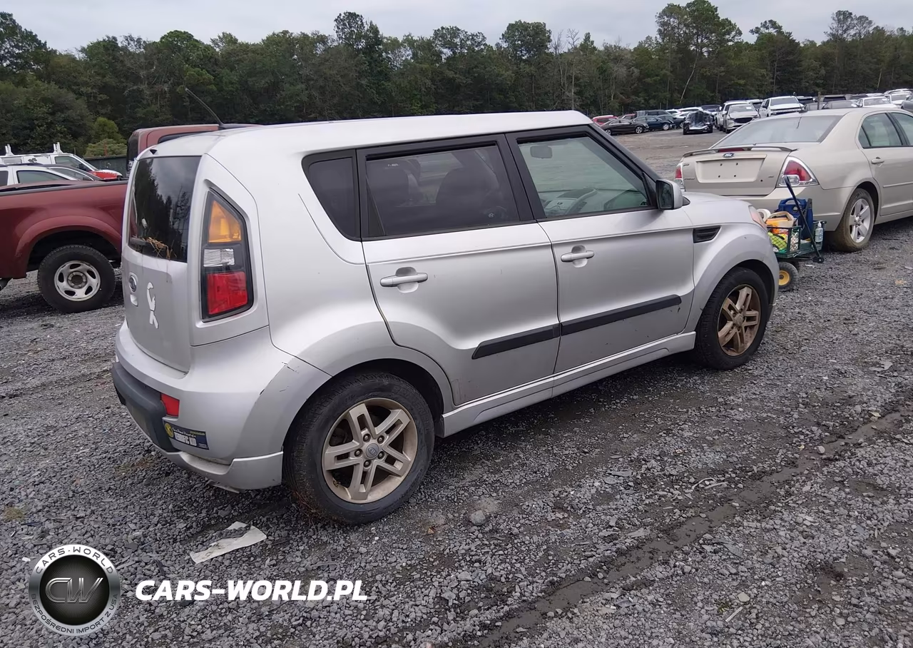 2011 Kia Soul + VIN:KNDJT2A2XB7309038 - 4