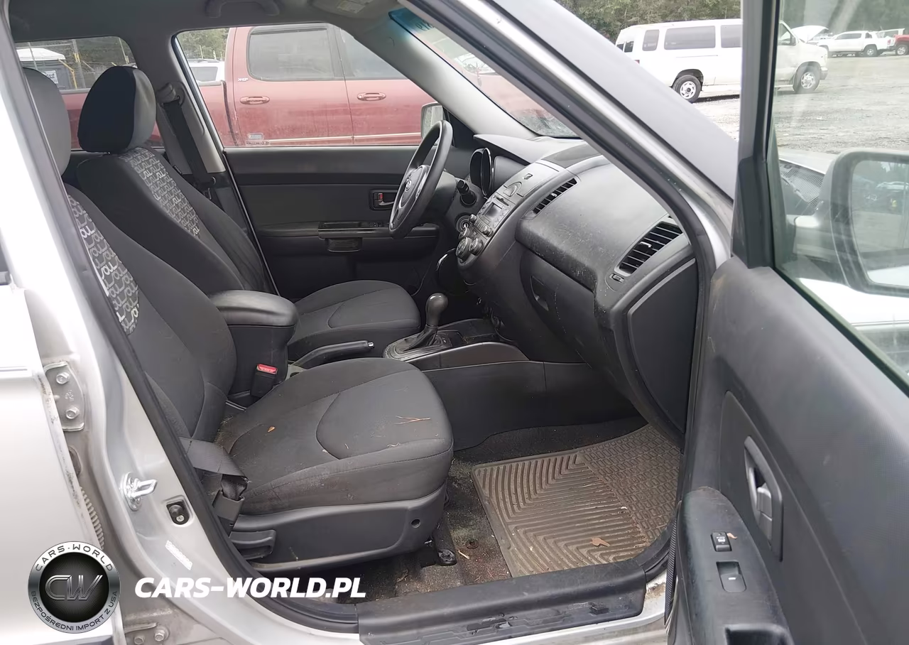 2011 Kia Soul + VIN:KNDJT2A2XB7309038 - 5