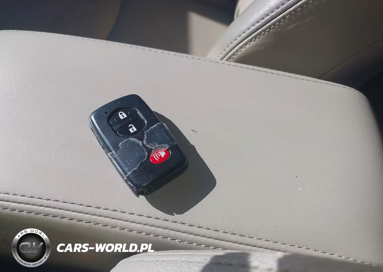 2014 Toyota Prius Four VIN:JTDKN3DU2E1840789 - 11