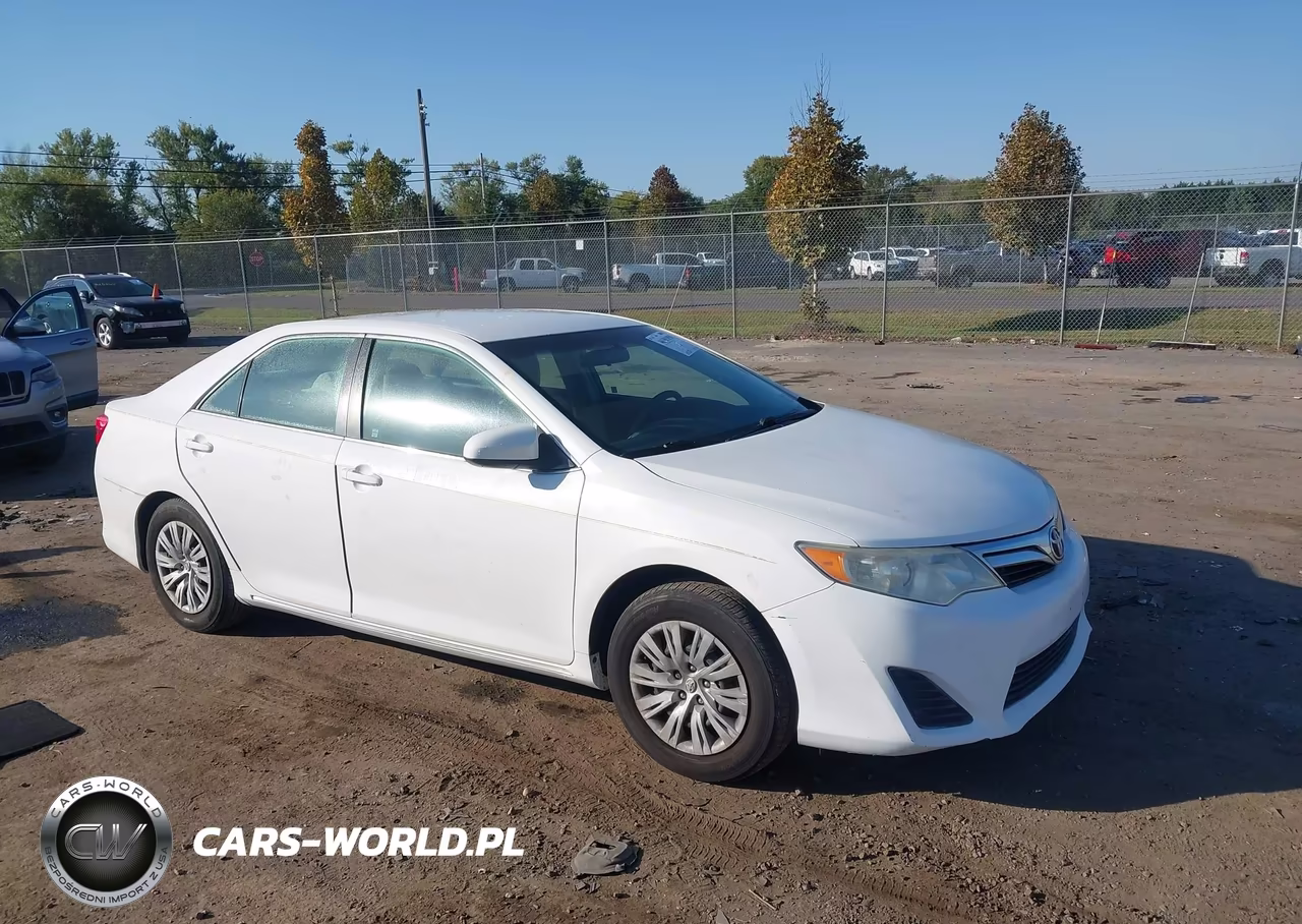 2012 Toyota Camry Le – zdjęcie 1 z 15