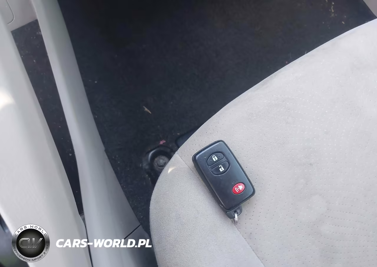 2013 Toyota Prius Three VIN:JTDKN3DU7D0352913 - 11