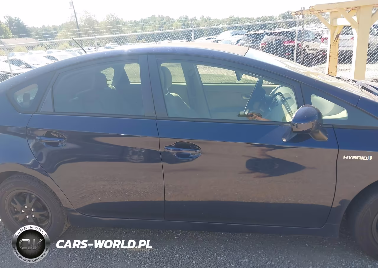 2013 Toyota Prius Three VIN:JTDKN3DU7D0352913 - 13