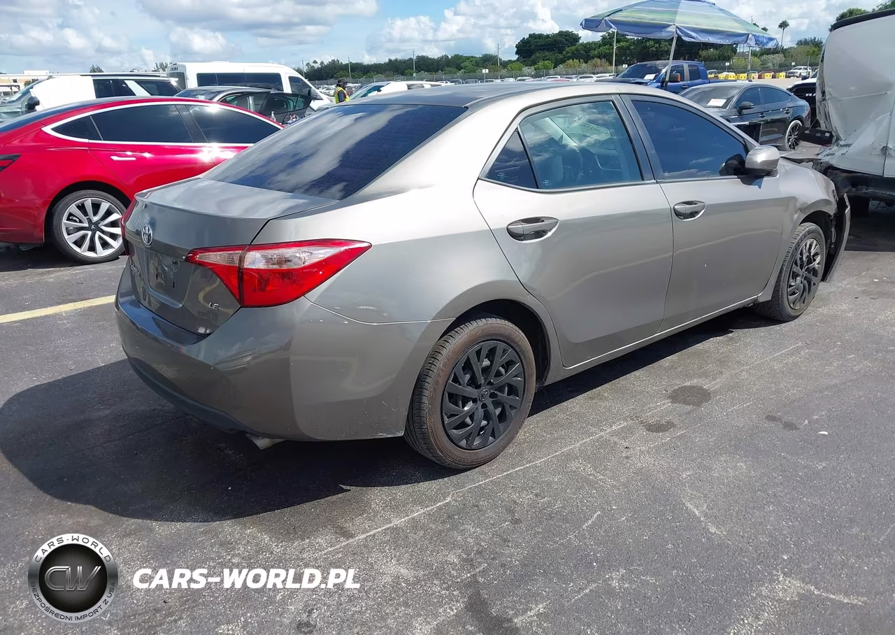 2019 Toyota Corolla Le VIN:2T1BURHE0KC180123 - 4