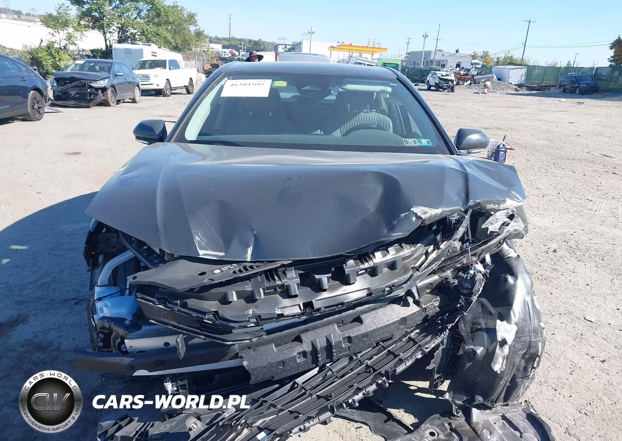 2025 Toyota Camry Le VIN:4T1DAACK6SU570786 - 12