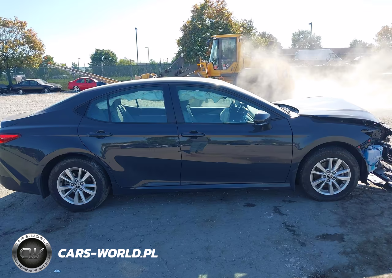 2025 Toyota Camry Le VIN:4T1DAACK6SU570786 - 13