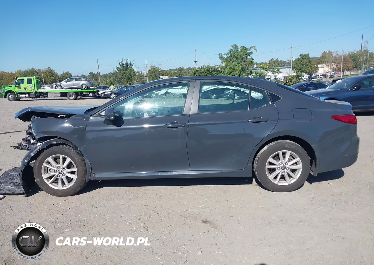 2025 Toyota Camry Le VIN:4T1DAACK6SU570786 - 14