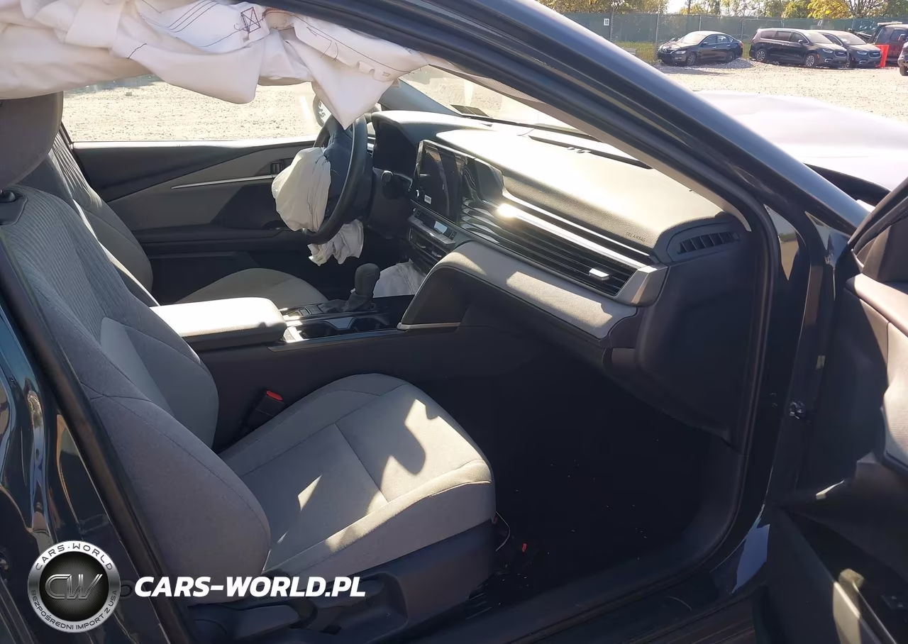 2025 Toyota Camry Le VIN:4T1DAACK6SU570786 - 5