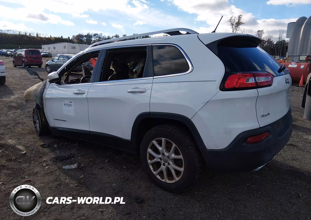 2015 Jeep Cherokee Latitude VIN:1C4PJMCS8FW587344 - 3