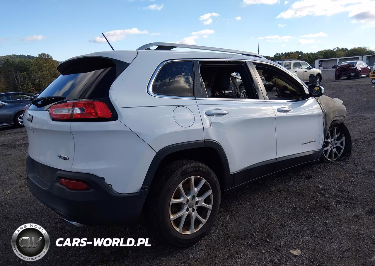2015 Jeep Cherokee Latitude VIN:1C4PJMCS8FW587344 - 4