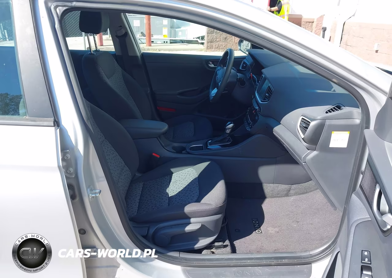 2019 Hyundai Ioniq Hybrid Blue VIN:KMHC65LC1KU156408 - 5