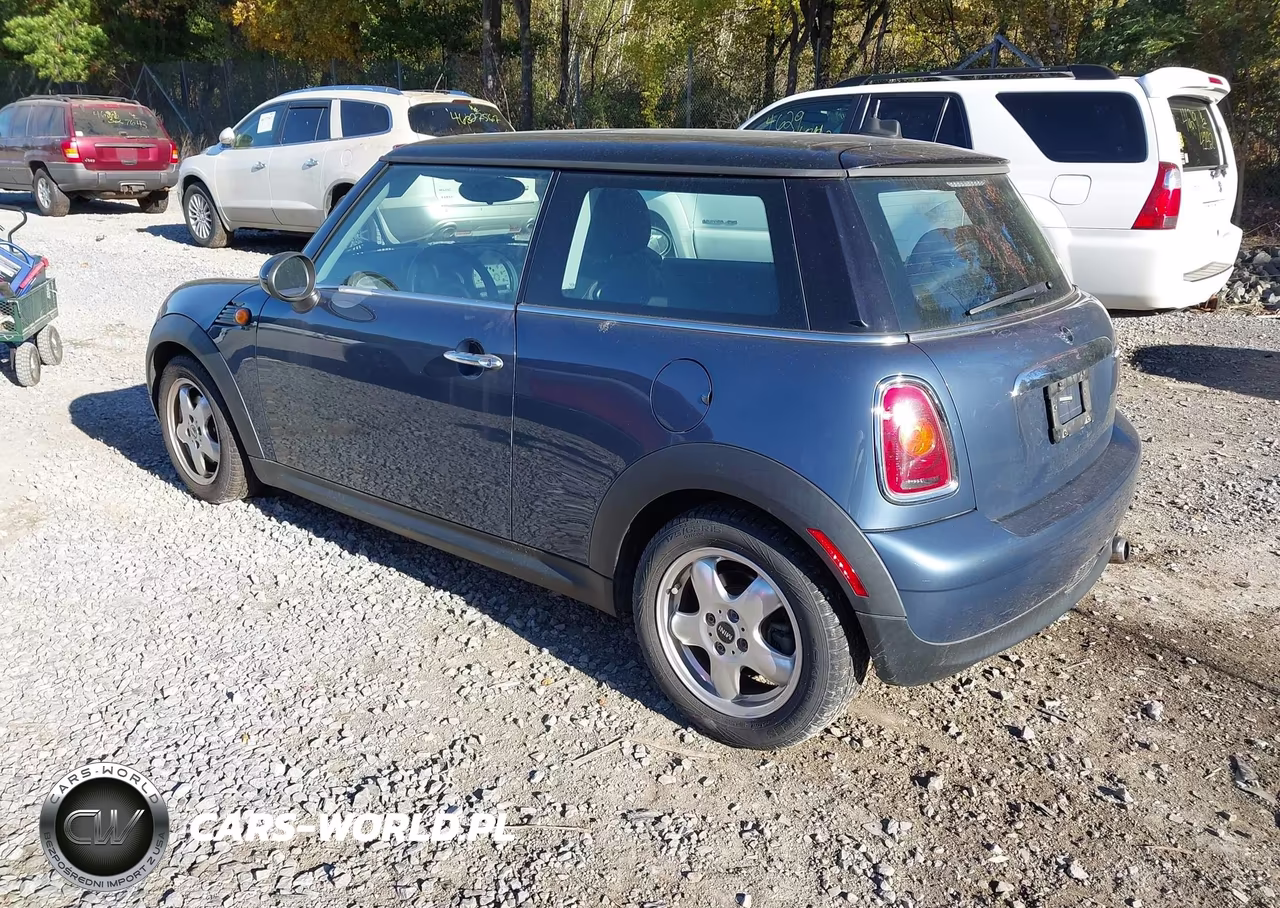 2010 Mini Cooper VIN:WMWMF3C59ATZ24703 - 3