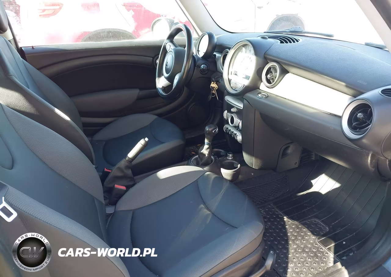 2010 Mini Cooper VIN:WMWMF3C59ATZ24703 - 5