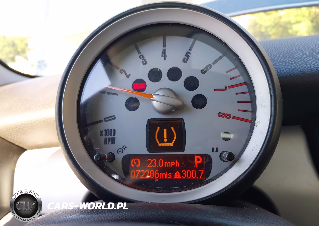 2010 Mini Cooper VIN:WMWMF3C59ATZ24703 - 7