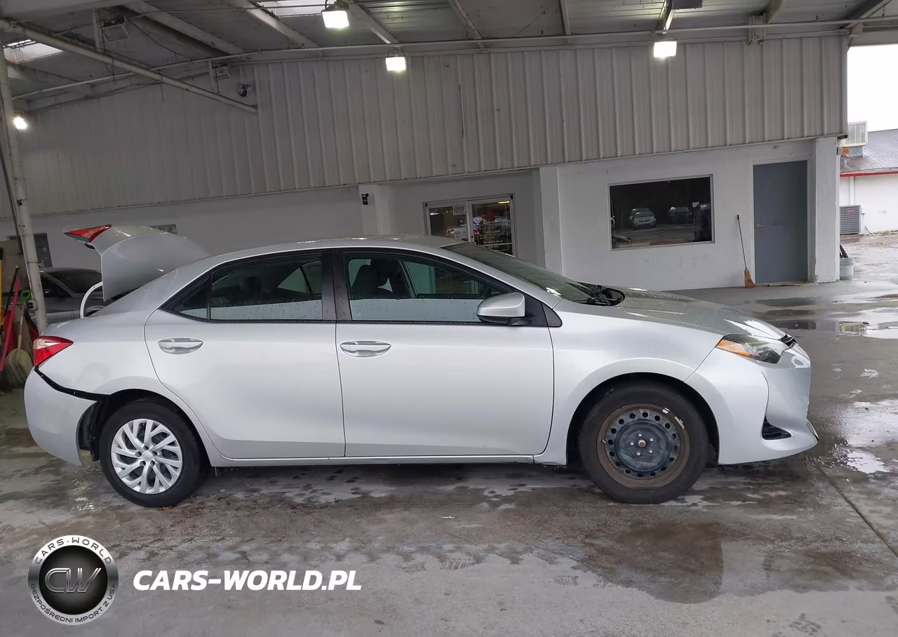 2017 Toyota Corolla Le VIN:5YFBURHE3HP691074 - 13