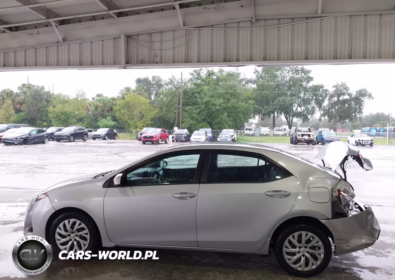 2017 Toyota Corolla Le VIN:5YFBURHE3HP691074 - 14