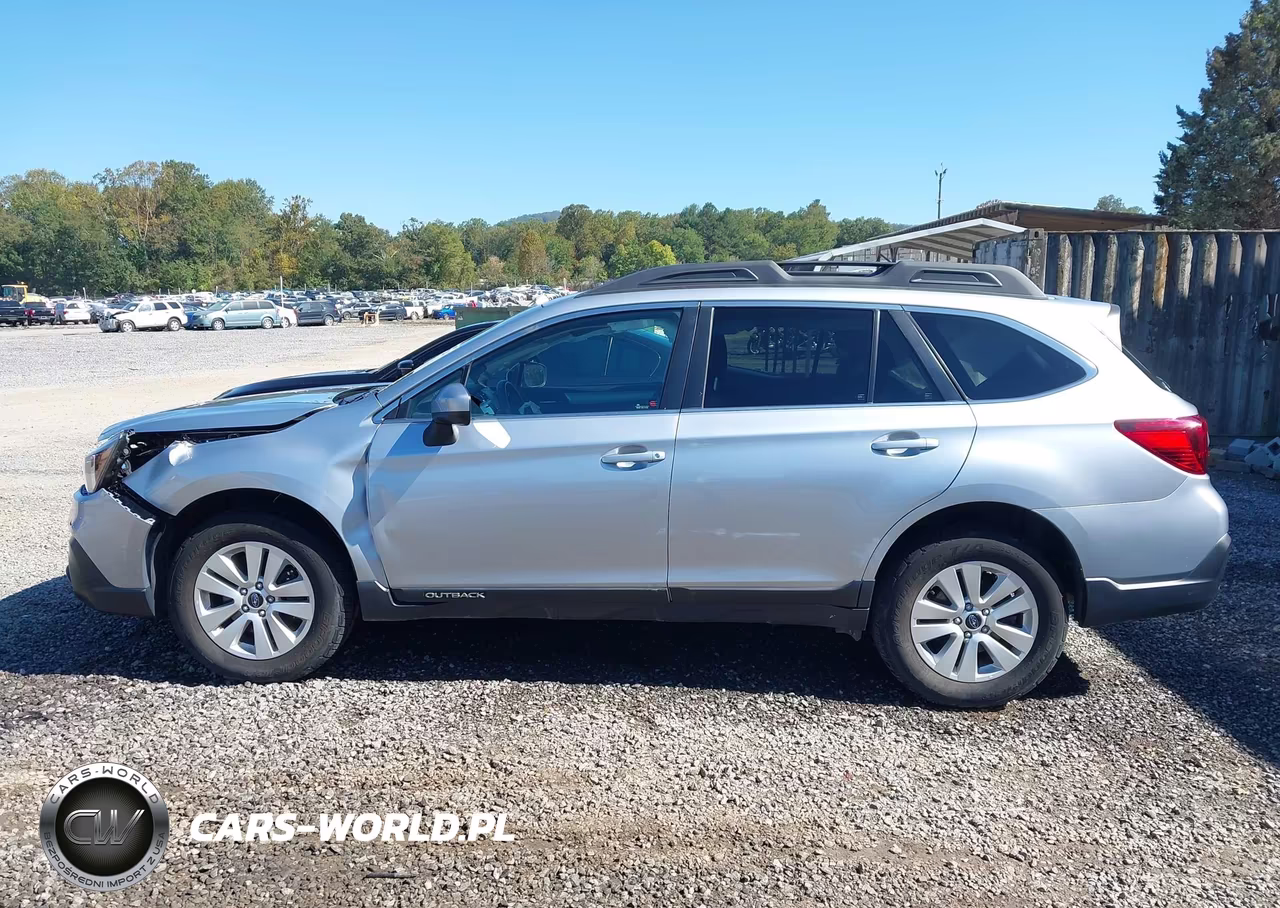 2018 Subaru Outback 2.5I Premium VIN:4S4BSACC2J3313058 - 14