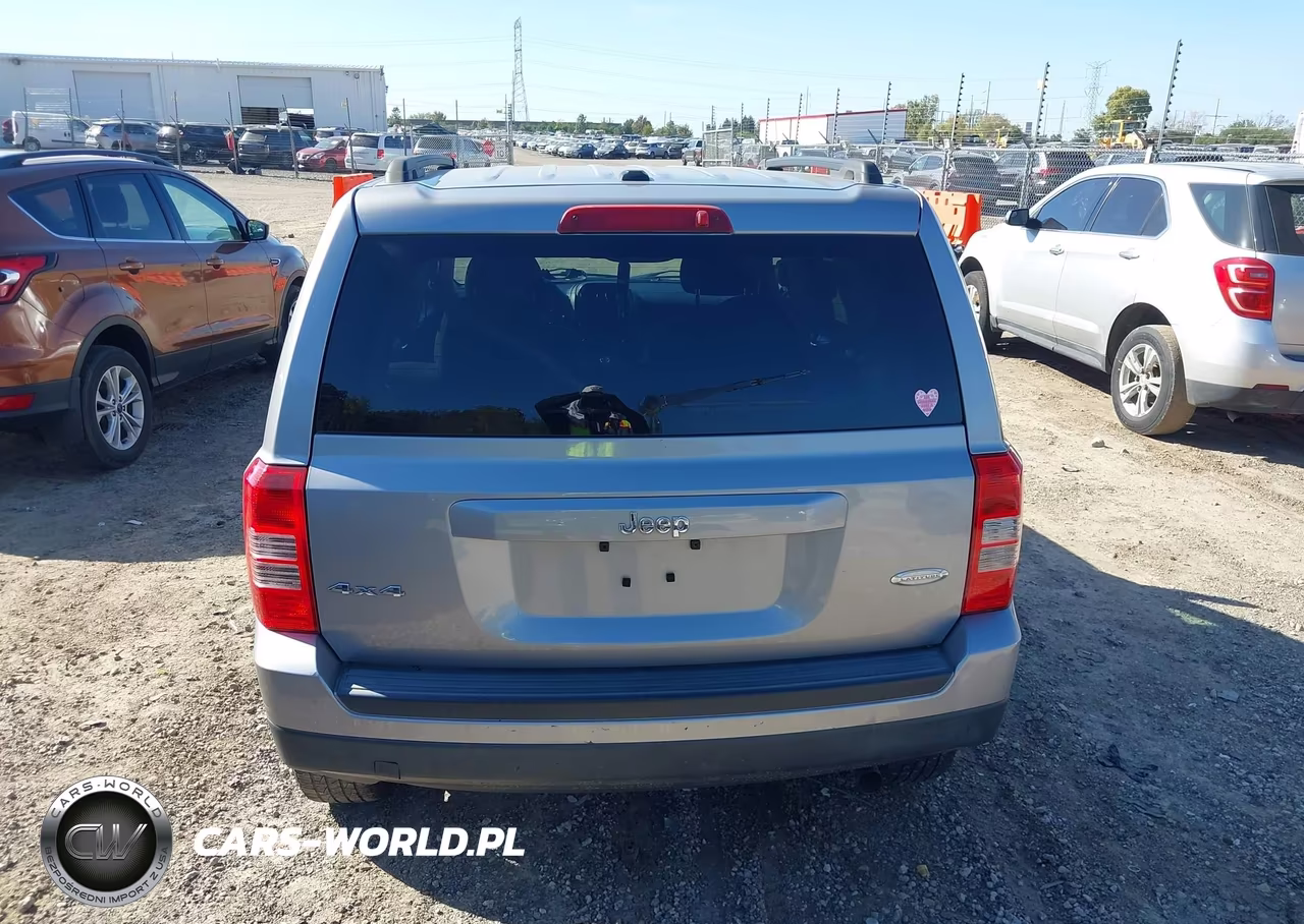 2016 Jeep Patriot Latitude VIN:1C4NJRFB4GD523380 - 16