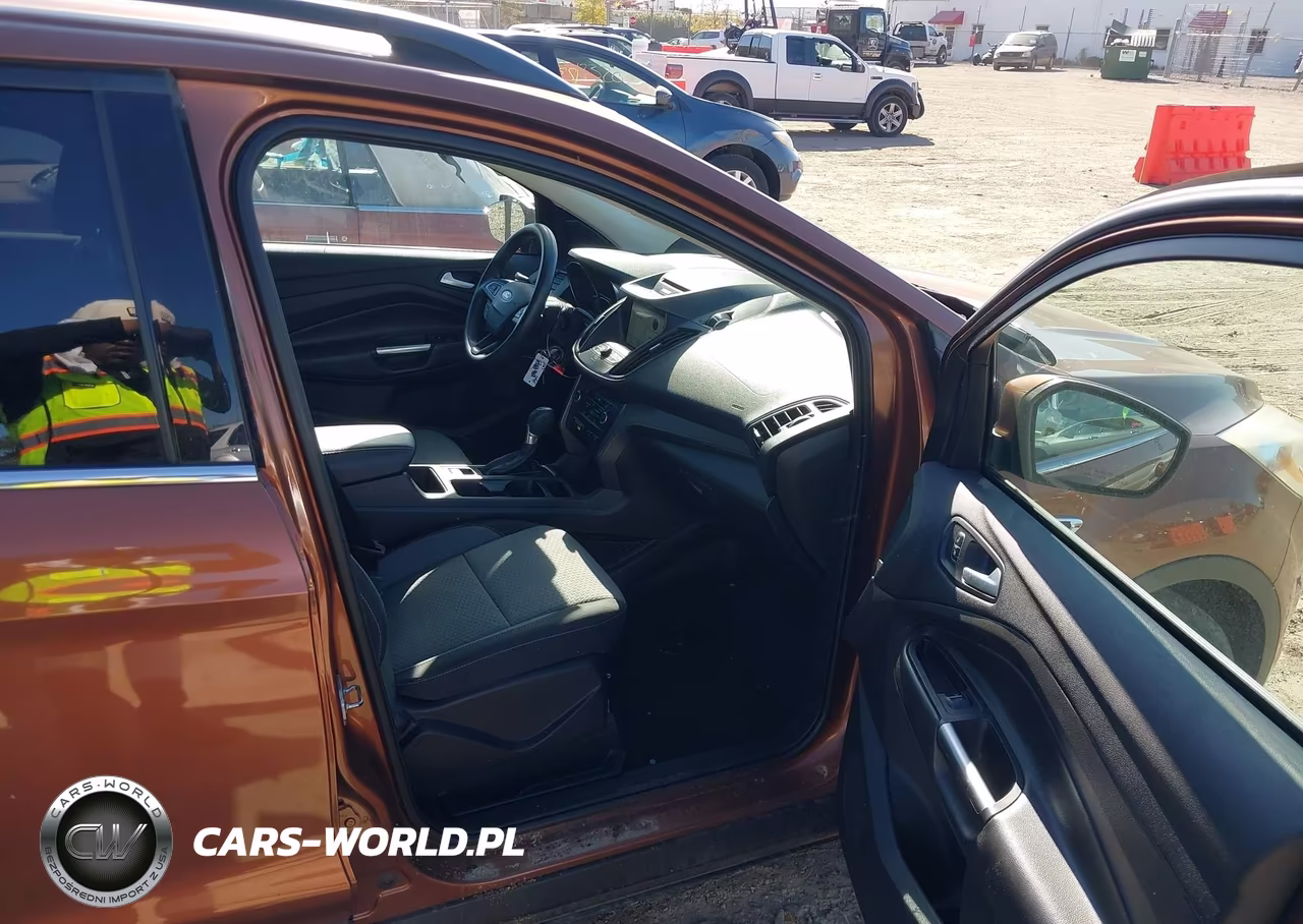 2017 Ford Escape Se VIN:1FMCU9G93HUE28994 - 5