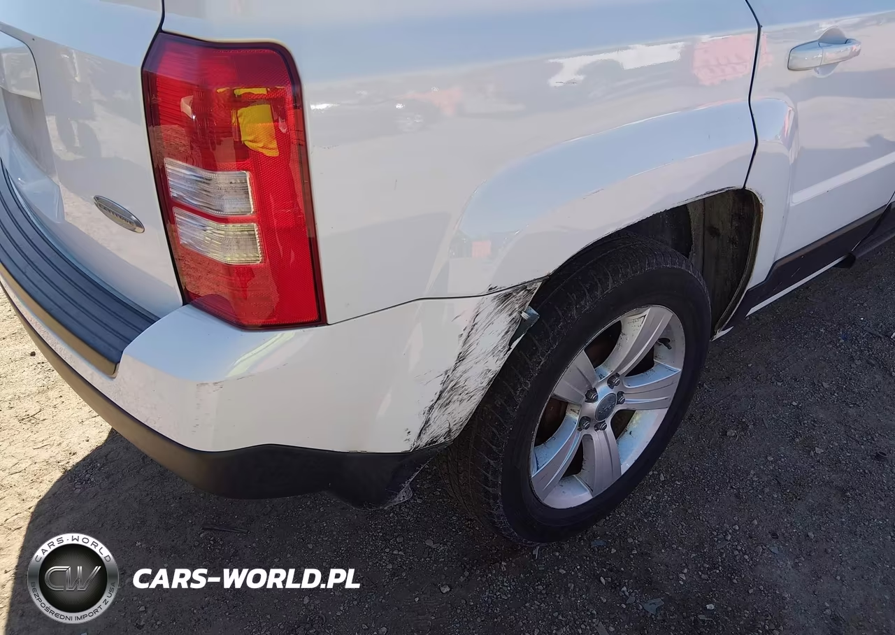 2015 Jeep Patriot Latitude VIN:1C4NJPFA1FD250537 - 12