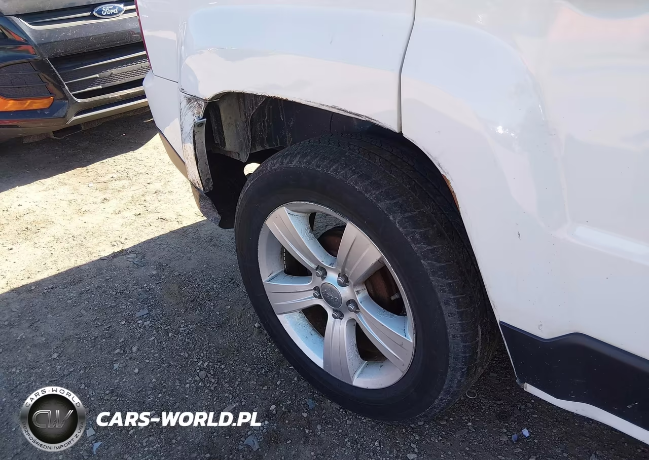 2015 Jeep Patriot Latitude VIN:1C4NJPFA1FD250537 - 13