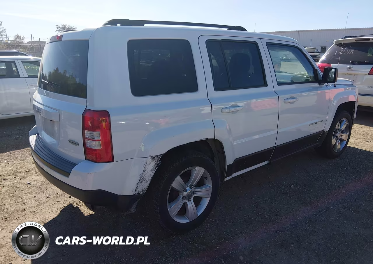2015 Jeep Patriot Latitude VIN:1C4NJPFA1FD250537 - 4