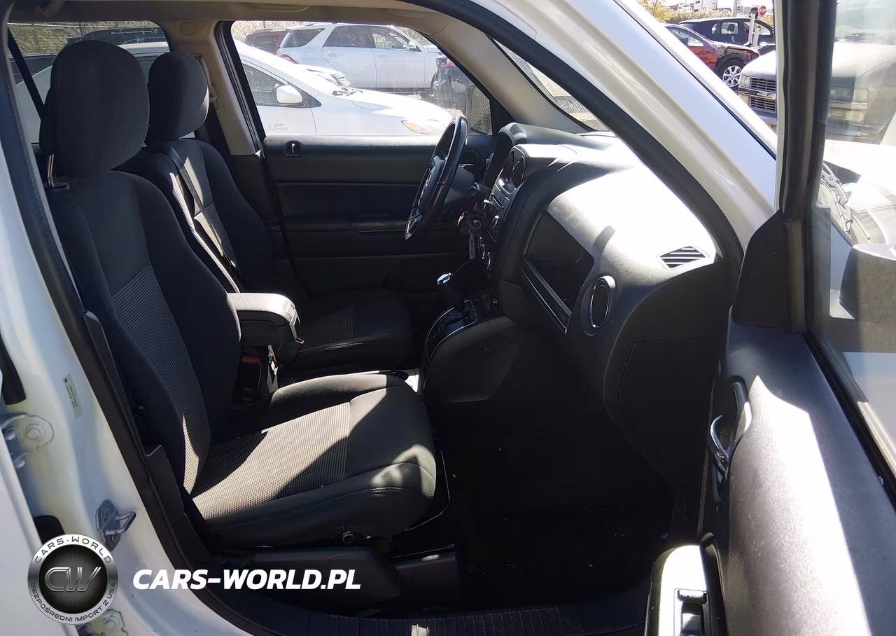 2015 Jeep Patriot Latitude VIN:1C4NJPFA1FD250537 - 5