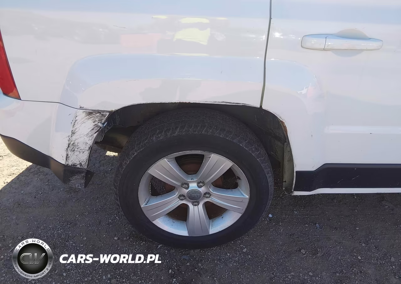 2015 Jeep Patriot Latitude VIN:1C4NJPFA1FD250537 - 6