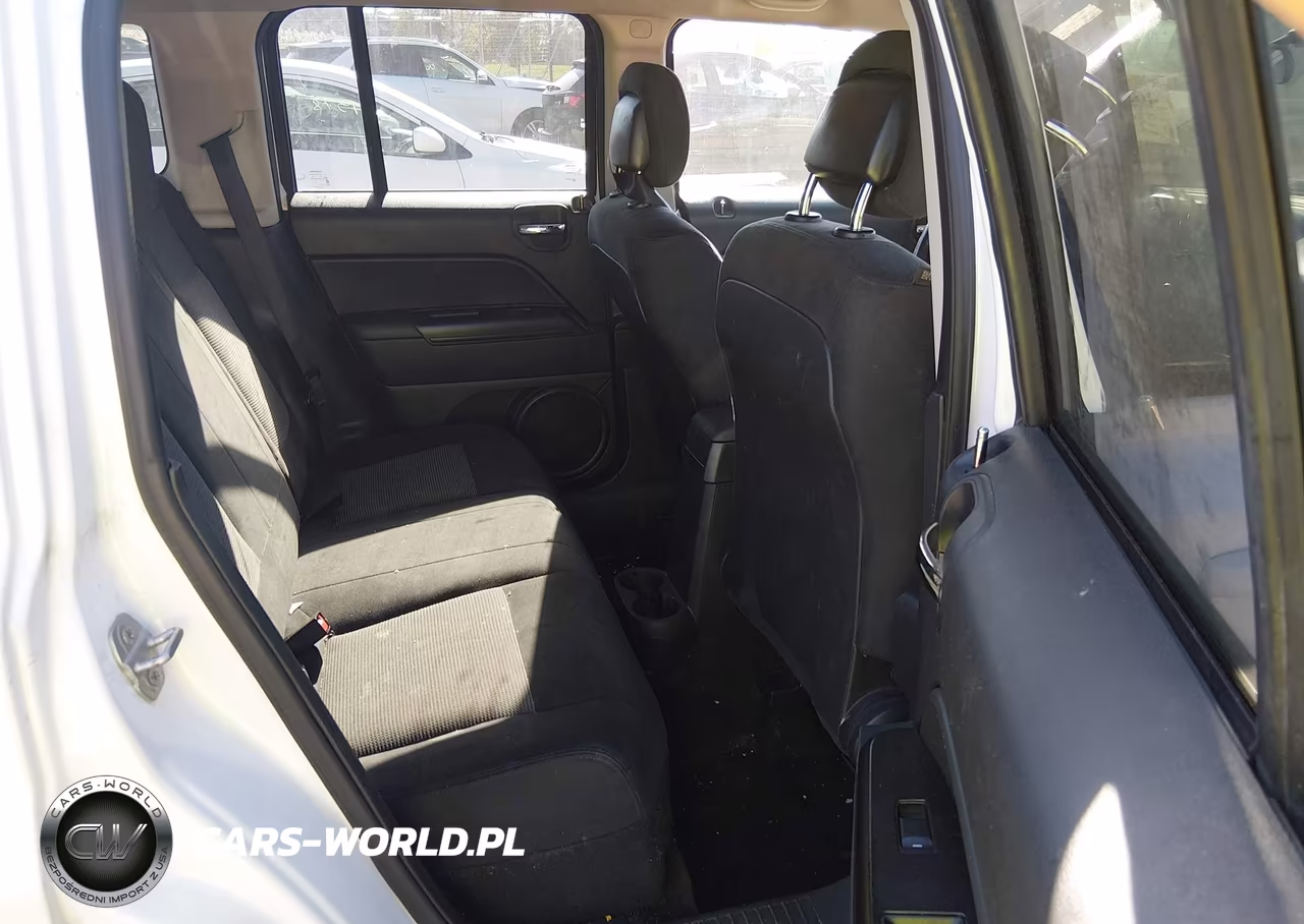 2015 Jeep Patriot Latitude VIN:1C4NJPFA1FD250537 - 8