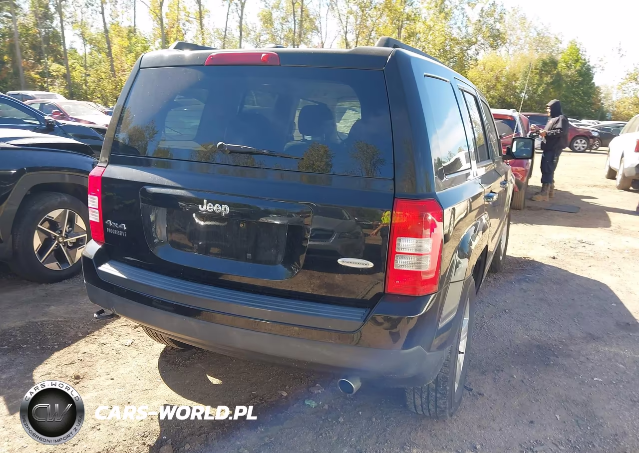2014 Jeep Patriot Latitude VIN:1C4NJRFB2ED784097 - 4