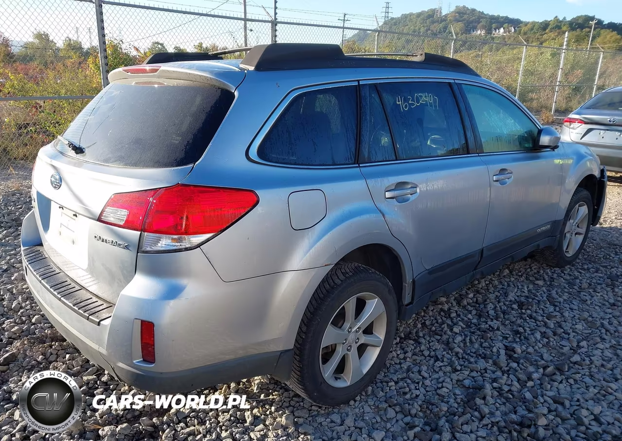 2013 Subaru Outback 2.5I Premium VIN:4S4BRCCC2D3211478 - 4