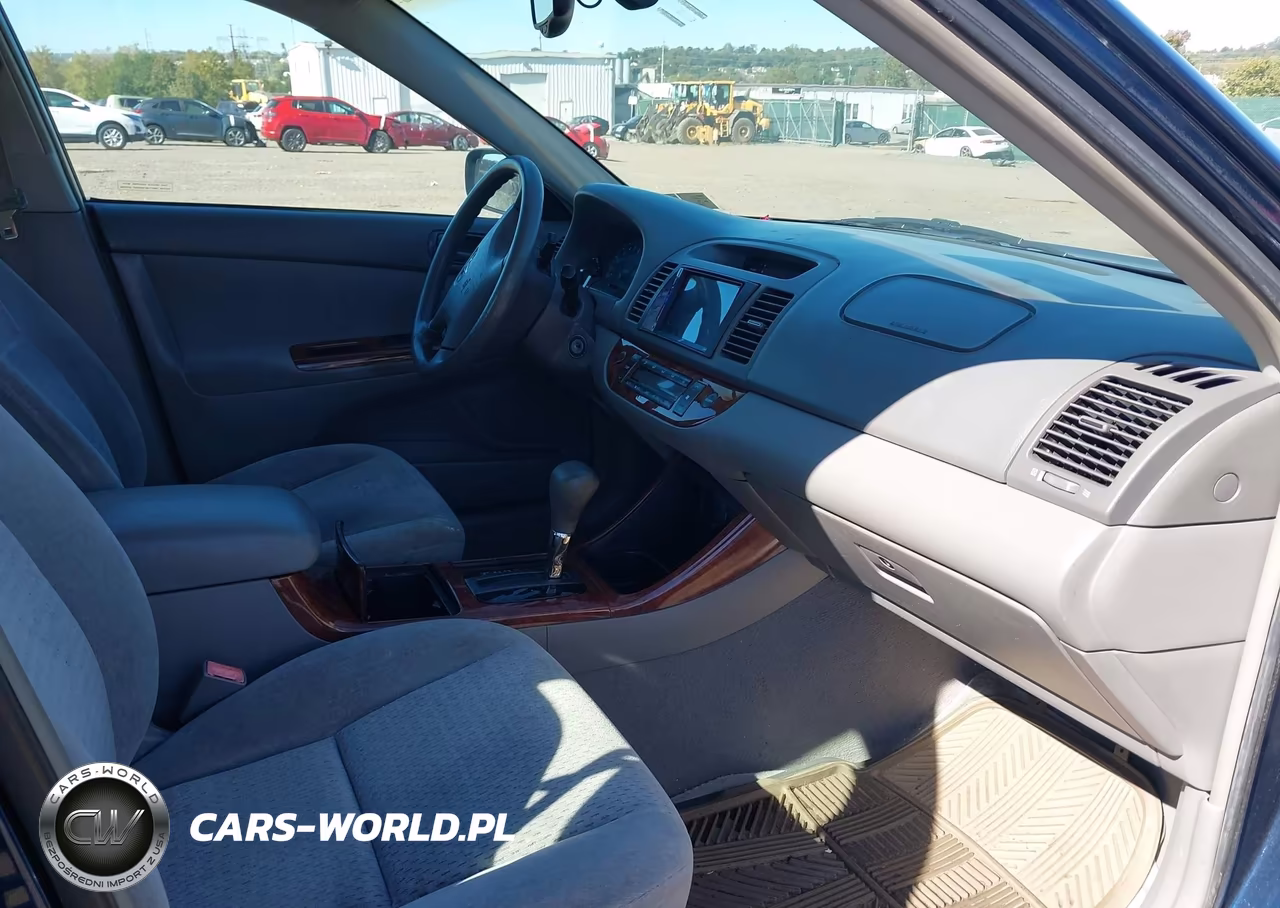 2002 Toyota Camry Xle VIN:4T1BE32K12U536277 - 5