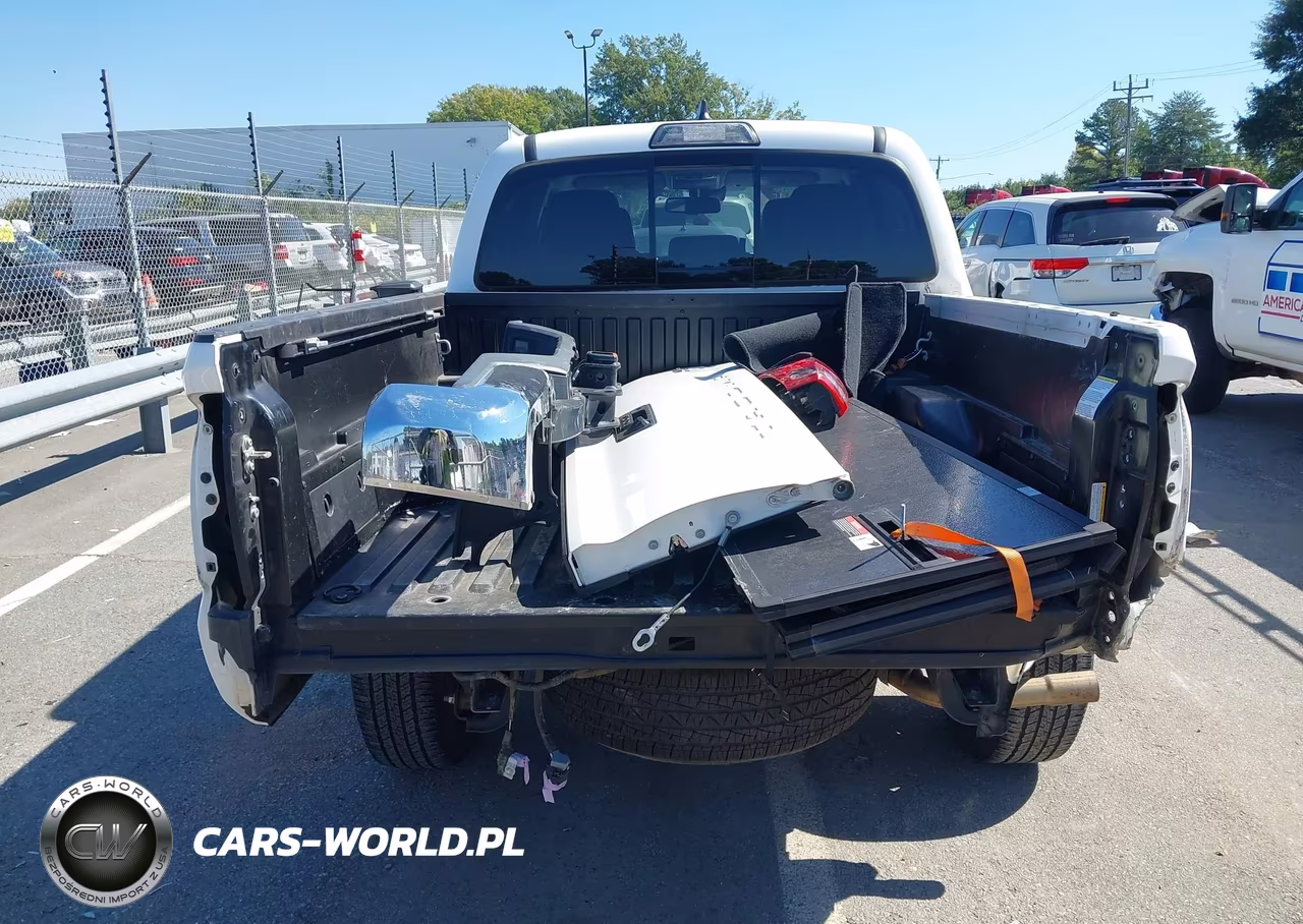 2018 Toyota Tacoma Sr5 V6 VIN:3TMAZ5CN6JM065626 - 17