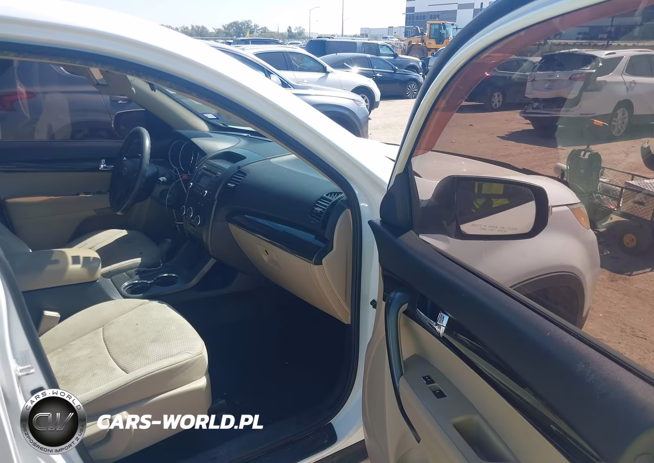 2012 Kia Sorento Lx VIN:5XYKT4A18CG215638 - 5