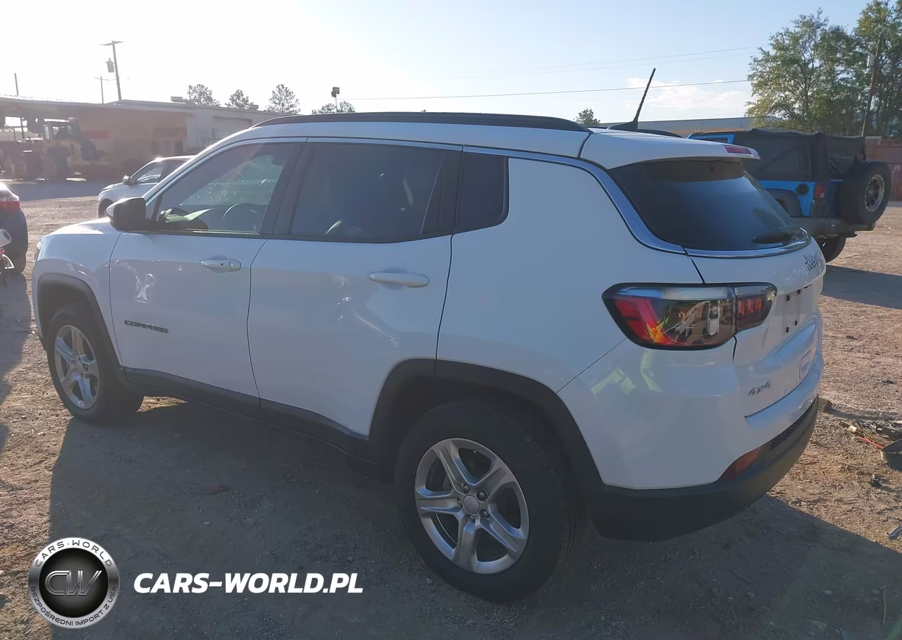 2023 Jeep Compass Latitude 4X4 VIN:3C4NJDBN1PT518635 - 3