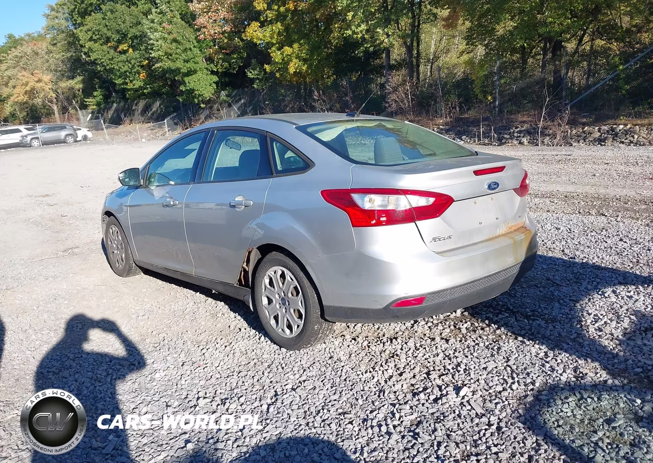 2012 Ford Focus Se VIN:1FAHP3F23CL442143 - 3