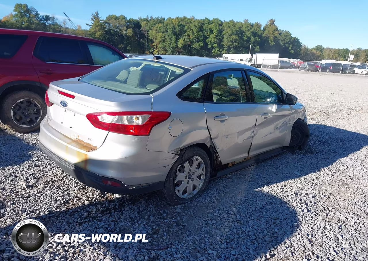 2012 Ford Focus Se VIN:1FAHP3F23CL442143 - 4