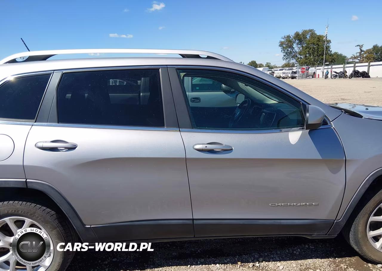 2014 Jeep Cherokee Latitude VIN:1C4PJLCS8EW105626 - 14
