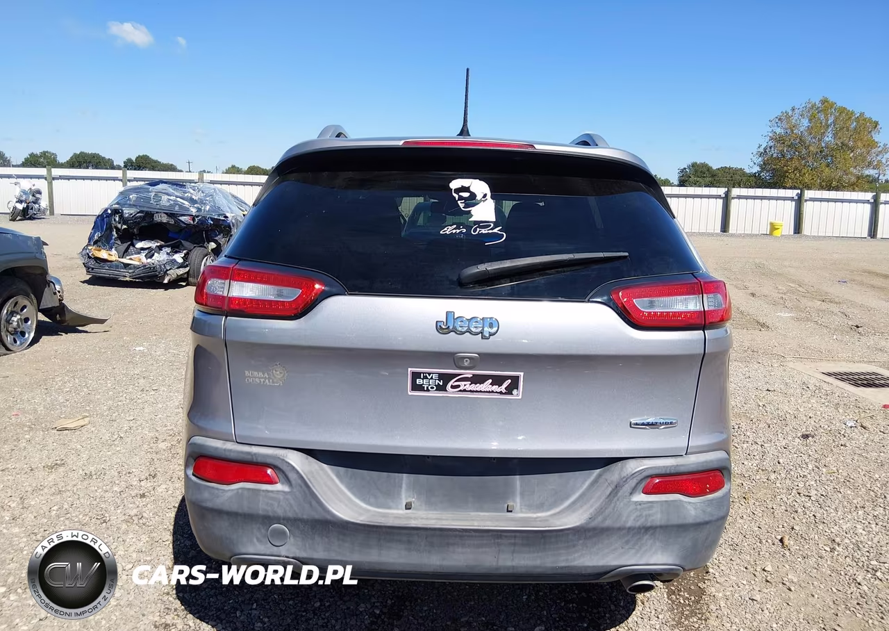 2014 Jeep Cherokee Latitude VIN:1C4PJLCS8EW105626 - 17