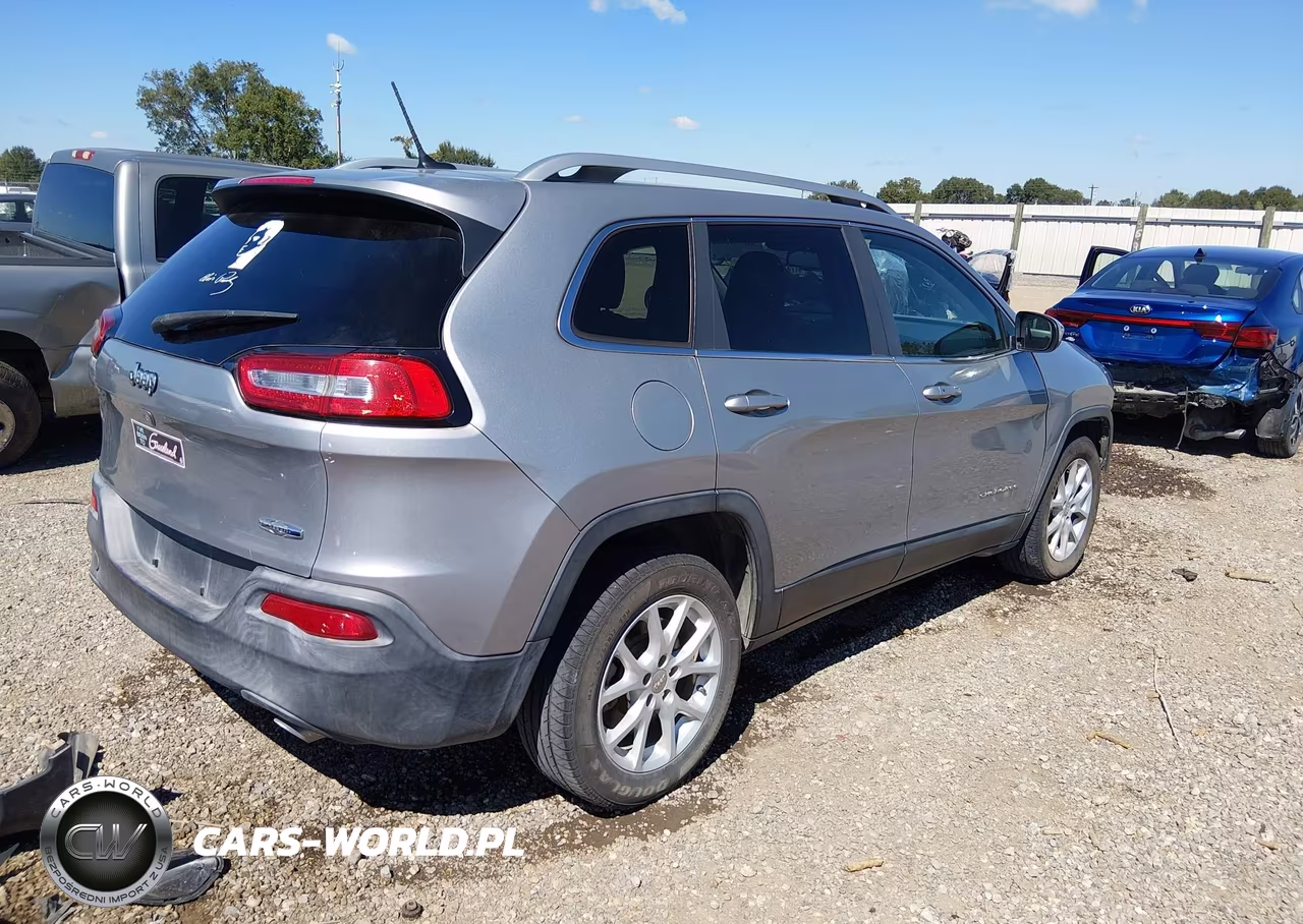 2014 Jeep Cherokee Latitude VIN:1C4PJLCS8EW105626 - 4