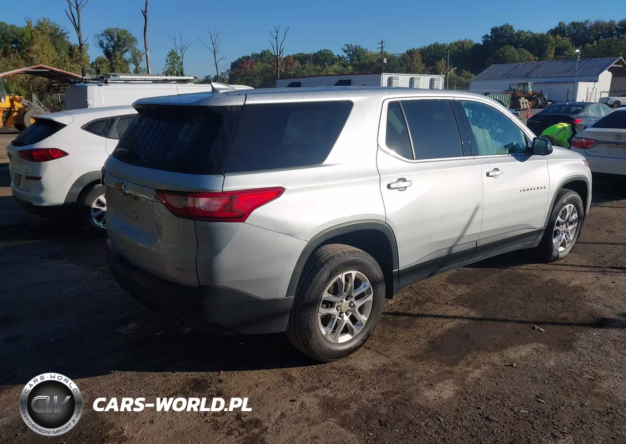 2019 Chevrolet Traverse Ls VIN:1GNERFKW4KJ259465 - 4
