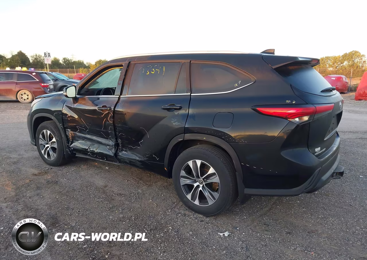 2022 Toyota Highlander Xle VIN:5TDHZRBH5NS252900 - 3